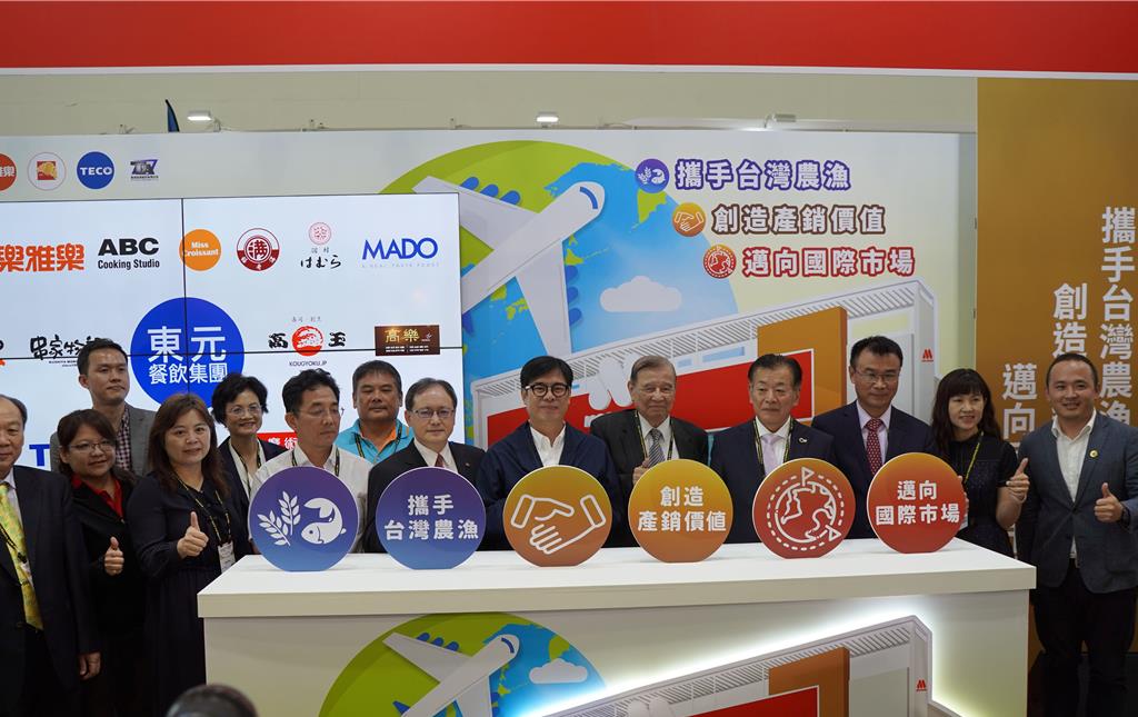 東元餐飲集團率三大品牌摩斯?jié)h堡、樂雅樂餐廳、蜜可頌及東元電機連續(xù)五年參加高雄國際食品展。（東元提供）